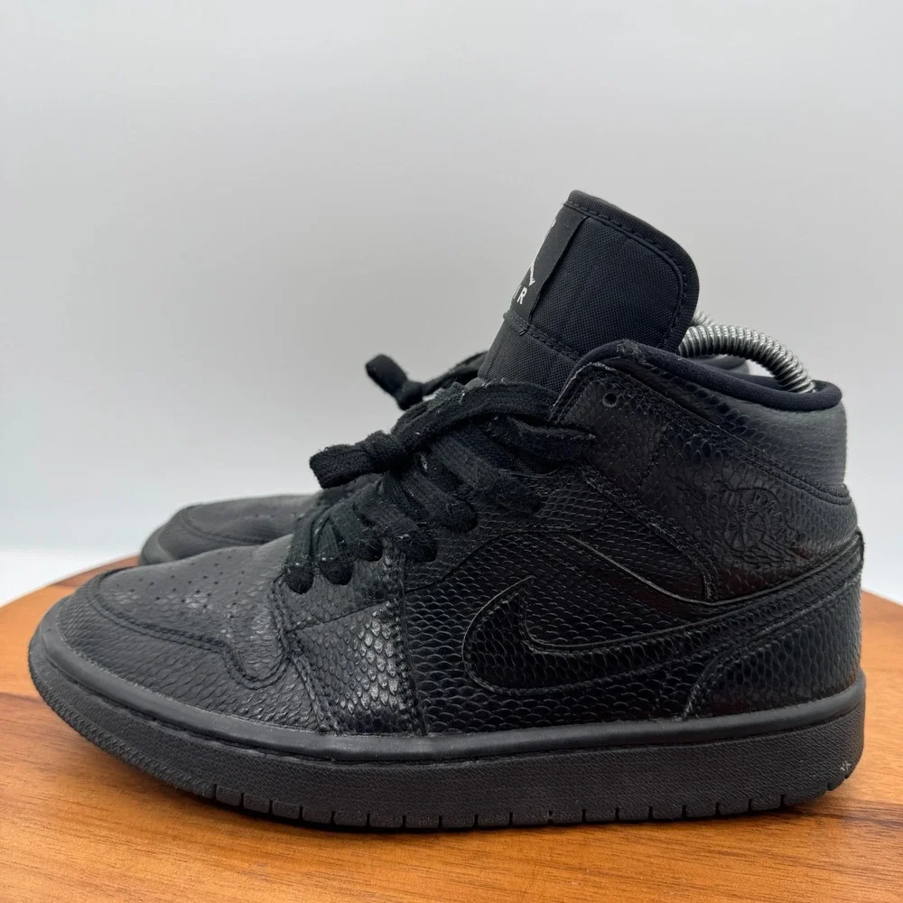 Air Jordan Mid Triple Black Snakeskin Womens 8‎ Classic Basketball Sneakers
